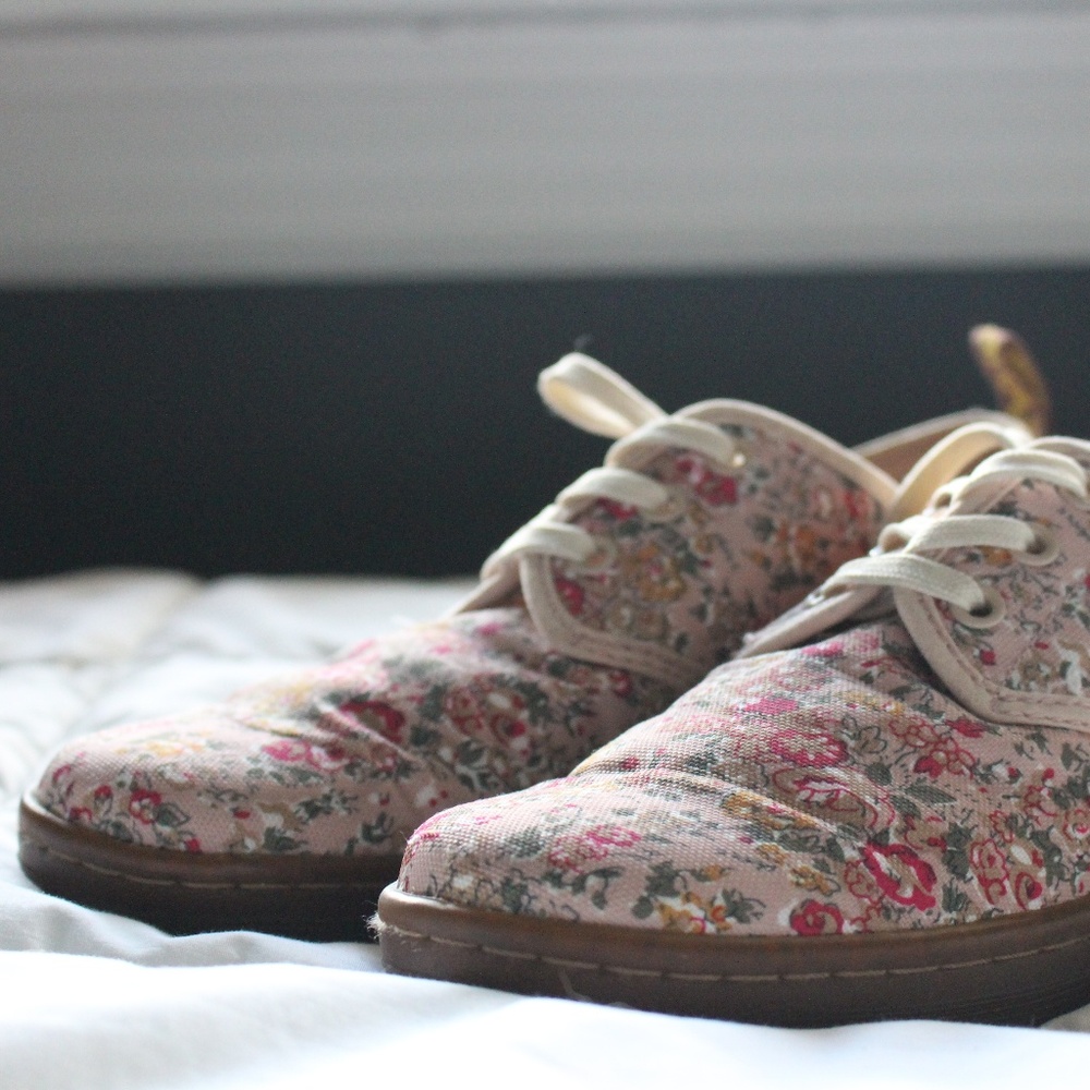 EUC 🌸FLORAL Doc Martens Size 7🌸